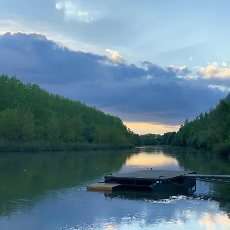 Vadasz Birtok Campsite Dunaszeg